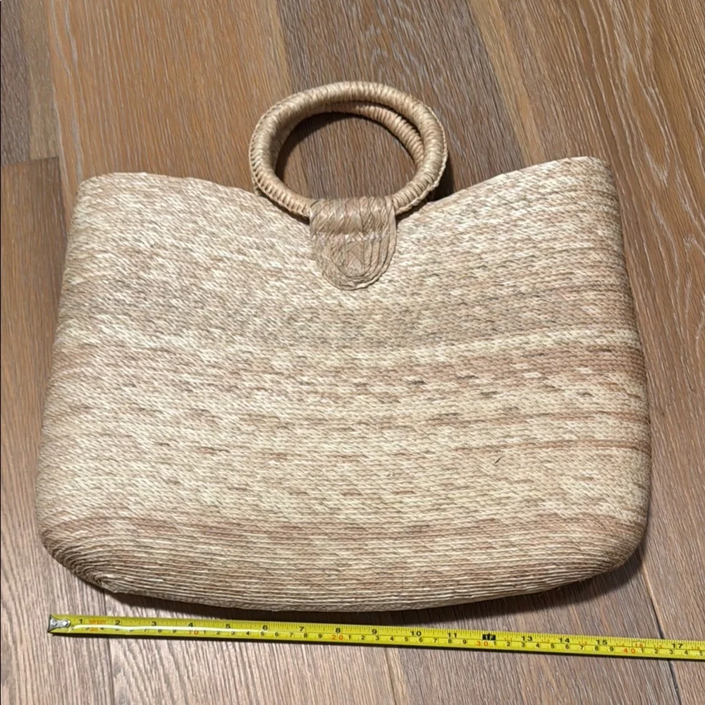Handmade woven natural straw Tote Bag with round handle
